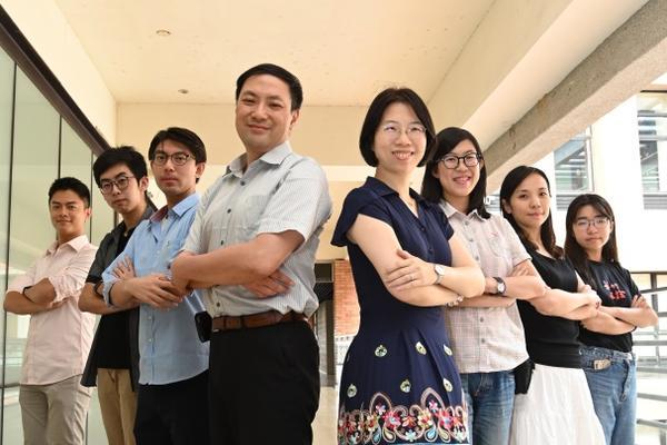 The NTHU research team which has developed an AI system predicting the outcome of child custody judgements in divorce cases.