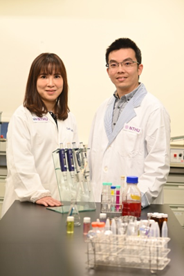 
Prof. Chen & Prof. Lu have jointly developed a new treatment for cancer.
