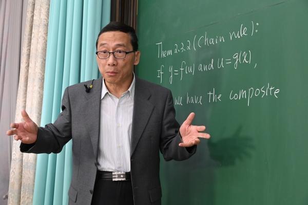  Prof. Yan’s MOOC course Introduction to Calculus ran for two years.