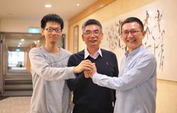 Lai (center) and Lin (right) with team member Lin Bohong, a doctoral student of the Department of Materials Science and Engineering.
 

