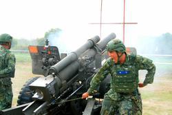 ROC Army personnel in a live fire exercise. (Courtesy of the Military News Agency.)
