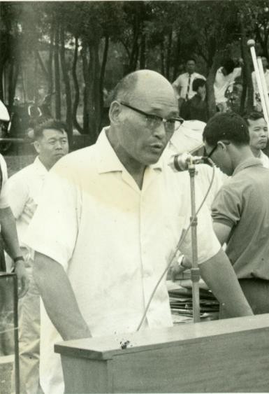 hang Ling-Chia, the first director of the NTHU Library.