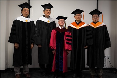 From left to right: Chairman Chen Jian Chung, Dean Yin-Chun Tsai, Honorary Doctor Wang Mo-Jen, President Hocheng and Secretary General Professor Lee, Min )
