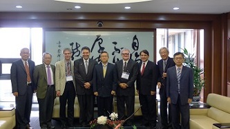 The AACSB Peer Review Team with NTHU president Hong Hocheng.