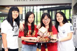
NTHU students with their entry “Embrave,” a nightlight with a built-in emergency messaging function.