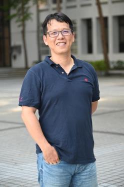 
Professor Lee Ray-kuang of the Institute of Photonics Technologies is also the director of the Interdisciplinary and International Master’s and Doctoral Program.