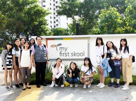 
Assistant Professor Chiu Chia-hui of NTHU’s Department of Early Childhood Education participated in the Learning and Sharing Festival along with ten of her students.