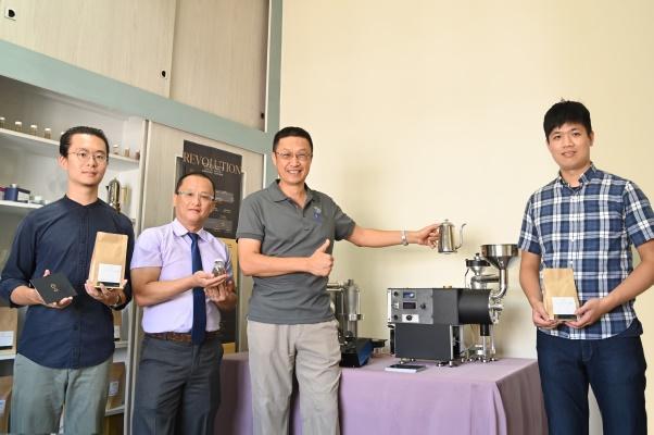 
The research team (left to right): Chiu Poyen(邱柏諺), Chao Hsienwen（趙賢文）, Chang Tsun-hsu（張存續）, and Kuo Huanchun（郭奐均）. 