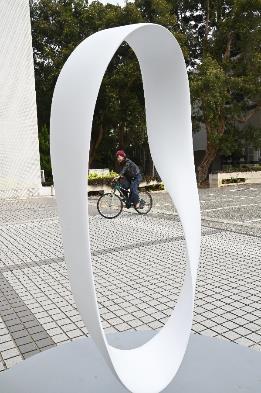 
Located on the plaza between General Buildings II and III, Möbius Strip is based on the mathematical principle known as topology.