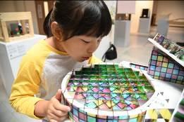 
The first prize went to Lin Mengfeng(林孟峰) for his entry Colored Rubik's Cube, which demonstrates basic optical principles by exhibiting various colors when viewed from different angles.
