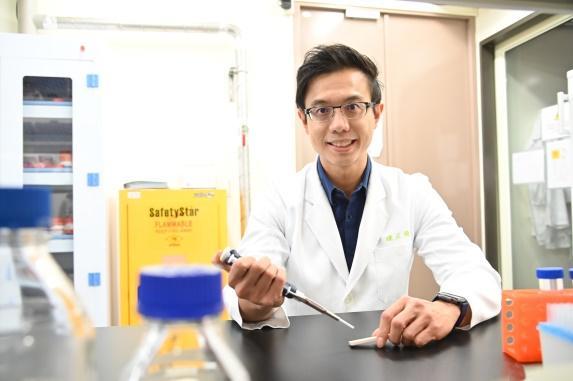 
Chen Cheng-han(陳正翰) is currently developing a rapid procedure for detecting bacteria in urine and blood samples.
