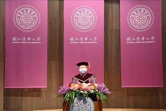 
In his address, President Hocheng Hong exhorted this year’s graduates to hold fast to their dreams and to put them into practice with unswerving perseverance.