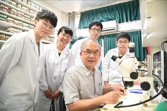 Prof. Sang Tzu-kang (桑自剛) (center) of the Institute of Biotechnology with his research team.