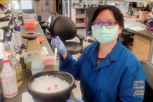 Team member Chang Ya-chu(張雅筑) , a post-doctoral researcher of the Institute of Biotechnology.