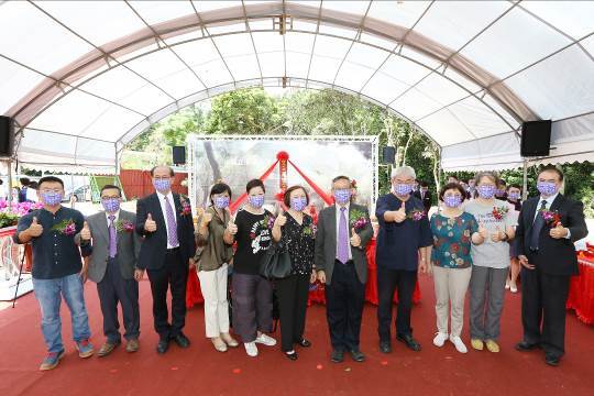 Distinguished guests at the groundbreaking ceremony for the Jieying Museum.
