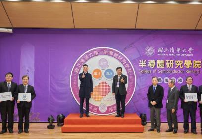 Minister of Education Pan Wen-chung(潘文忠) (right) and Hsinchu mayor Lin Chihchien on stage at the opening ceremony of the CoSR.