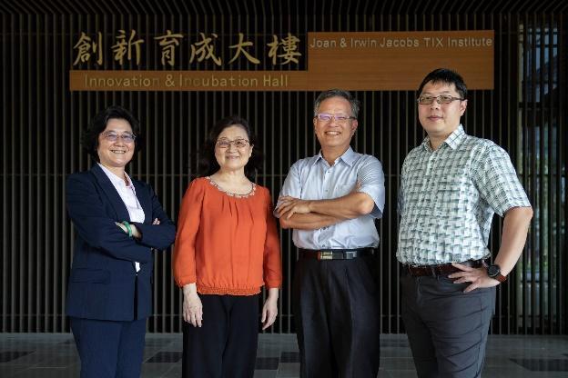 Team members (from right): JelloX CEO Lin Yen-ying, Prof. Chiang Ann-shyn, Prof. J.L. Yang, and Prof. Chang Dah-tsyr.