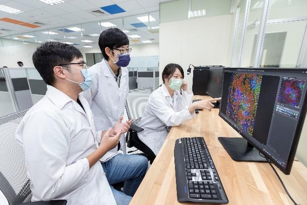 The 3D imaging system displaying the molecular markers of breast cancer cells.