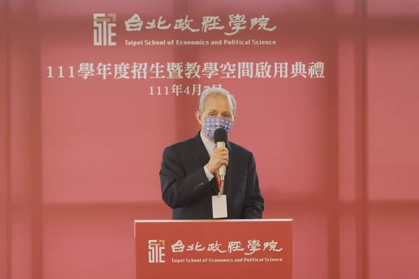 TSE Foundation chairman Huang Huang-hsiung(黃煌雄) said that the TSE’s primary mission is to prepare students for dealing with the economic and geopolitical challenges of the future.
