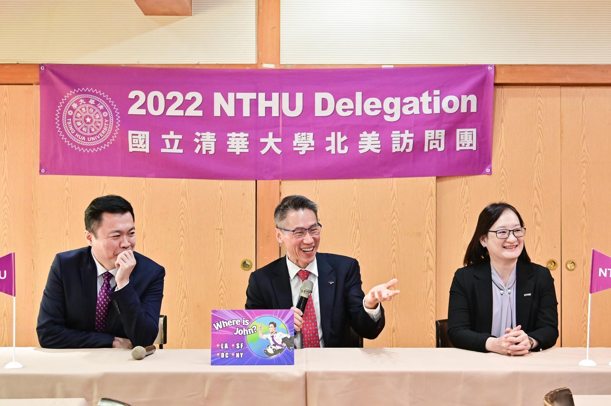 NTHU delegation members Kao (center), Alumni Service Center director Ming-yen Lu (呂明諺) (left), and special assistant to the president Chia-Yu Huang (黃嘉瑜).