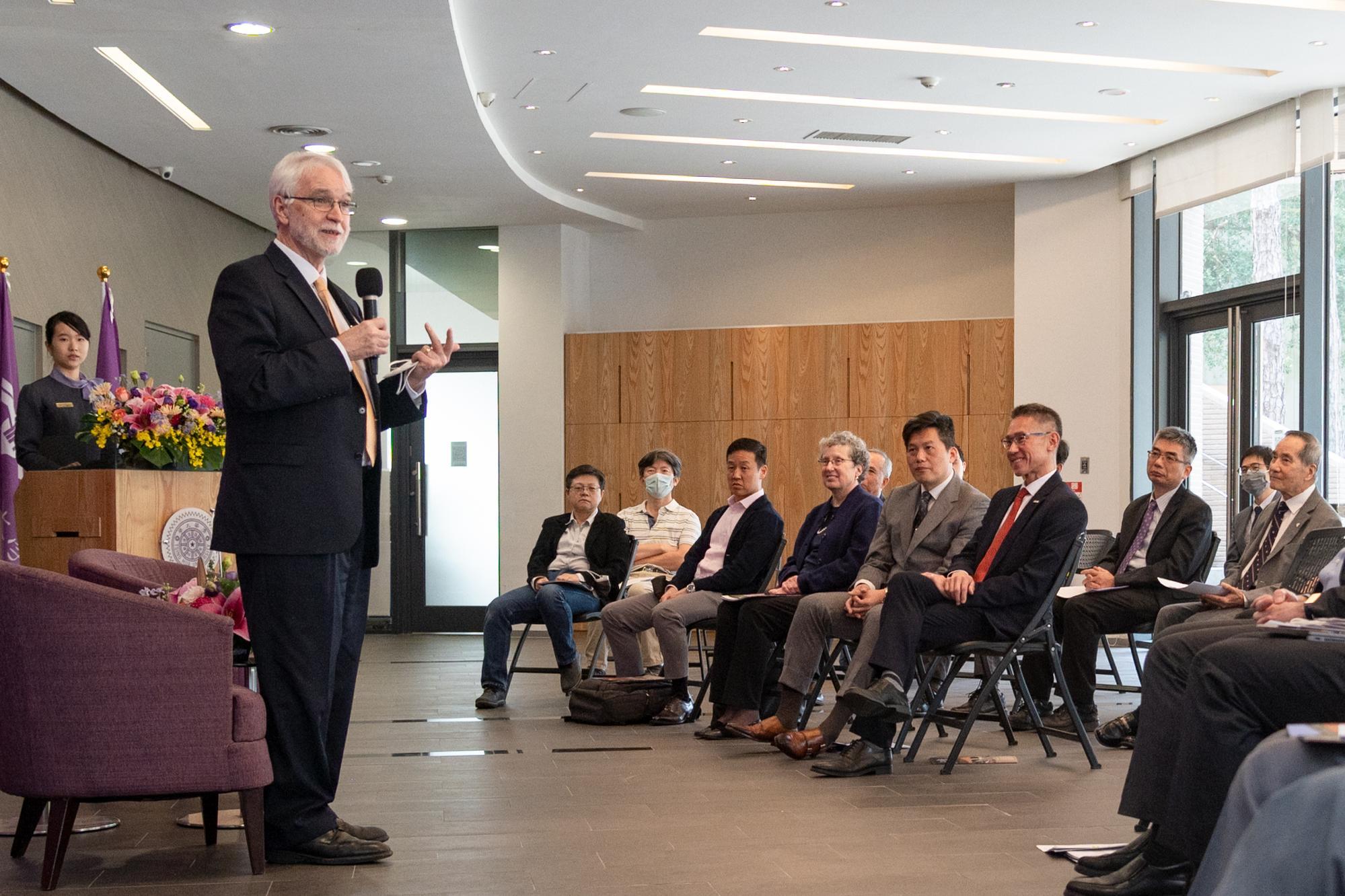 University of Illinois System president Timothy L. Killeen led a delegation of 8 people including the Vice President to visit NTHU.
