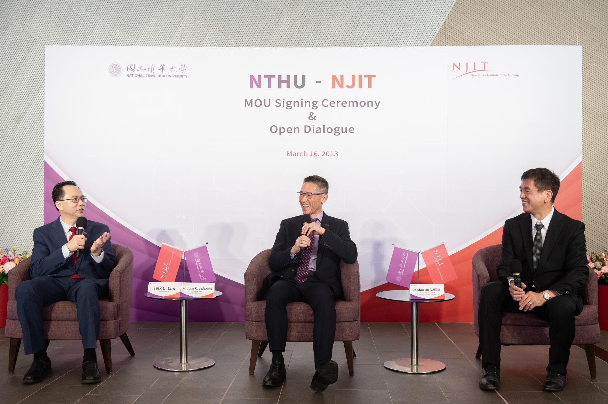 During the signing ceremony NTHU president W. John Kao (center) and NJIT president Teik C. Lim (left) held an open dialogue on the topic of “Innovation and Entrepreneurship,” with Jordan Hu (right) acting as the moderator. 