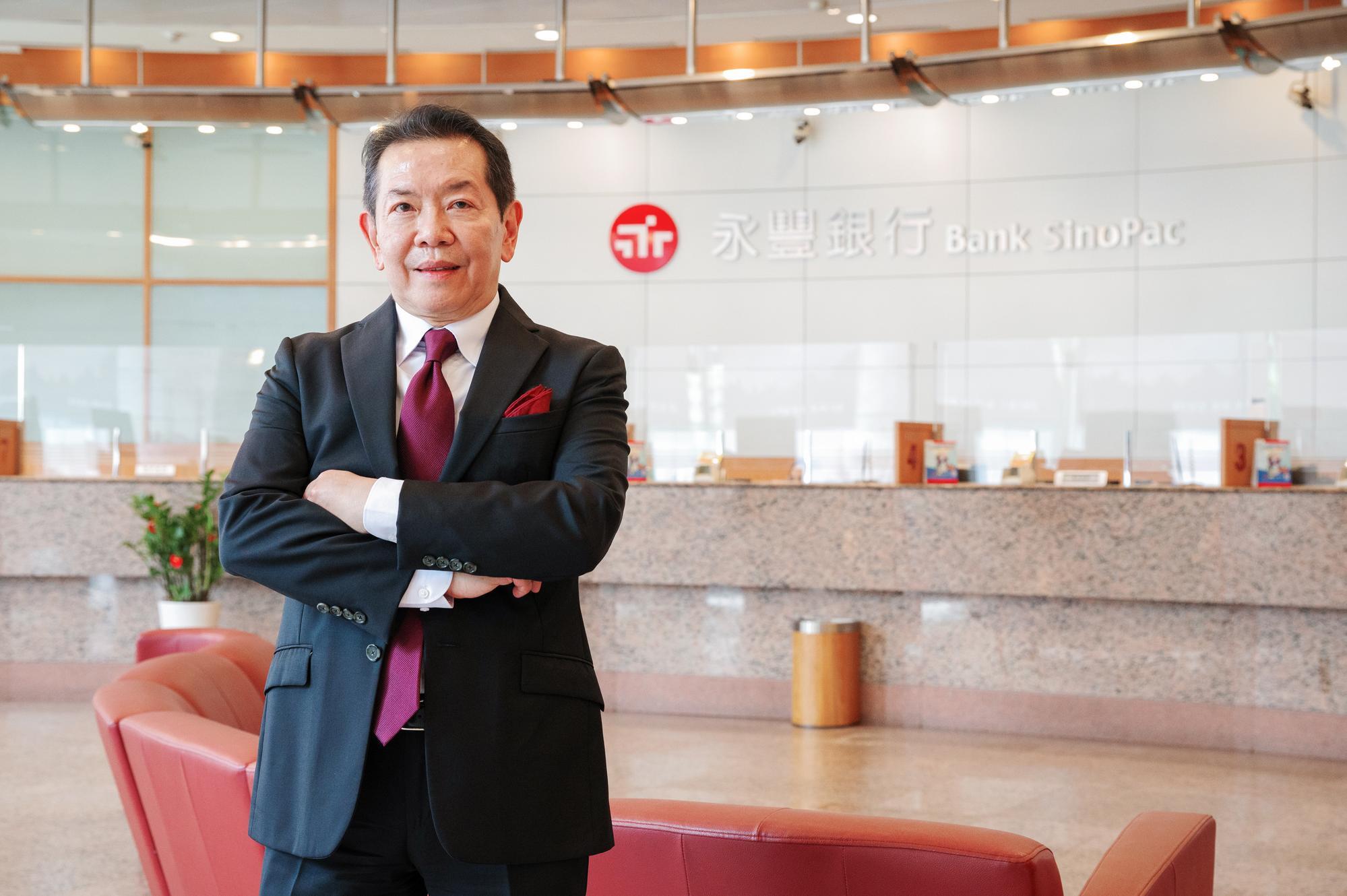 Outstanding NTHU graduate Wei-Thyr Tsao (曹為實).