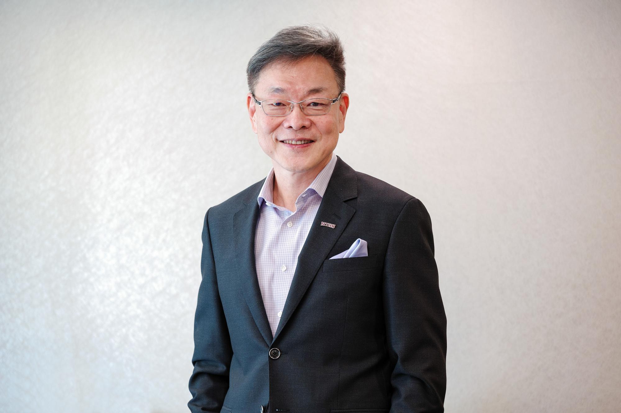 Outstanding NTHU graduate Eric Wang (王秀鈞).