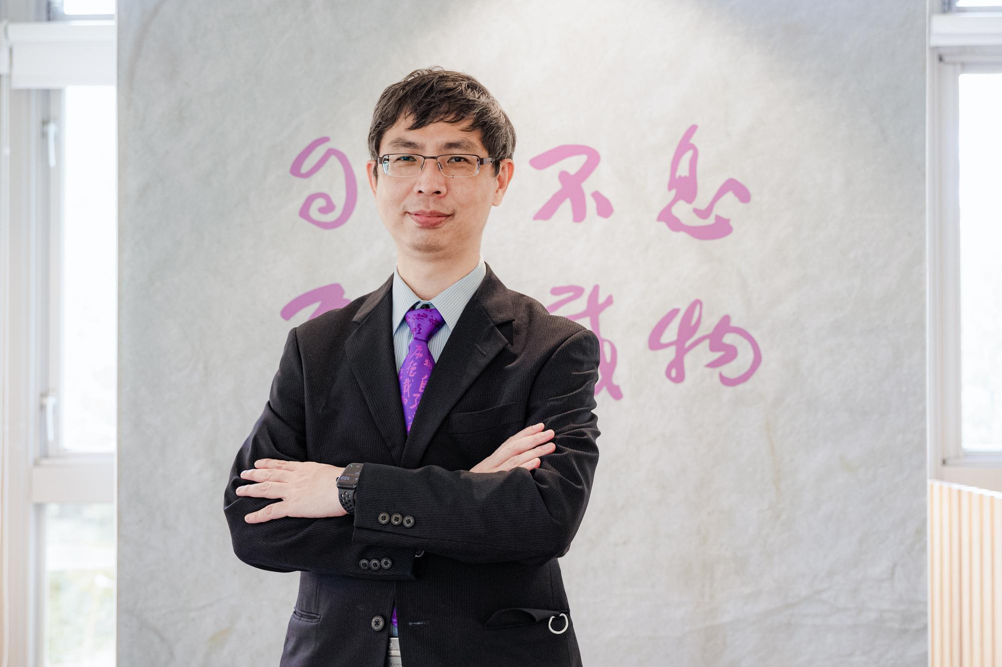 Outstanding NTHU graduate Huang Yeo-chih (黃有執).