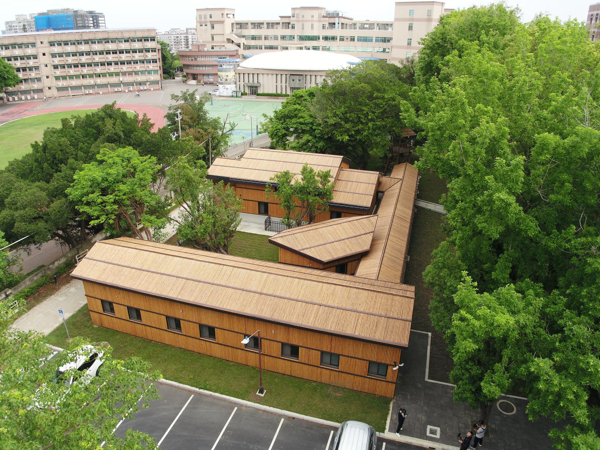 The Bamboo House was built with nearly 10,000 pieces of makino bamboo.