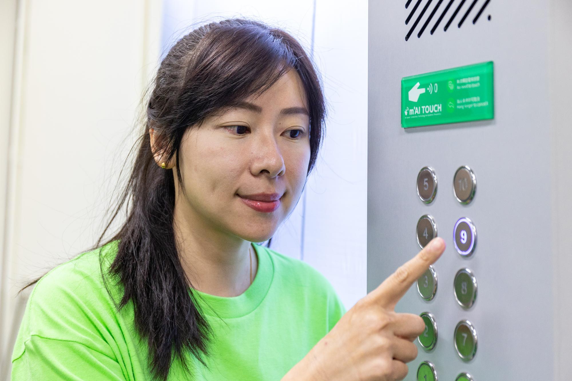 An NTHU research team has successfully developed m'AI Touch, a touch-free elevator device that helps reduce the spread of viruses.