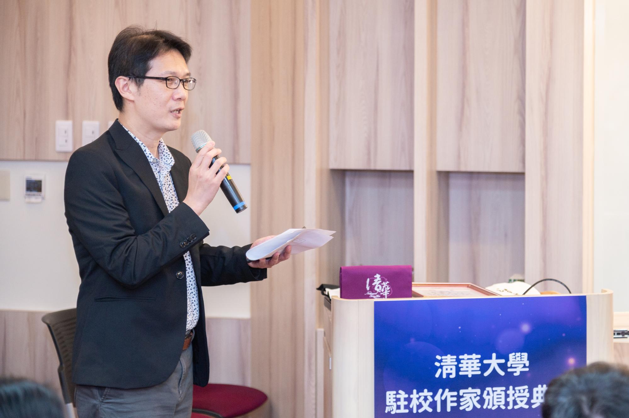 Shih-lung Lo (羅仕龍), associate professor in the Department of Chinese Literature, expresses hope that students will develop the ability to tell stories that captivate readers and connect with them at a deep level, which is the kind of soft power crucial to tackling future challenges.