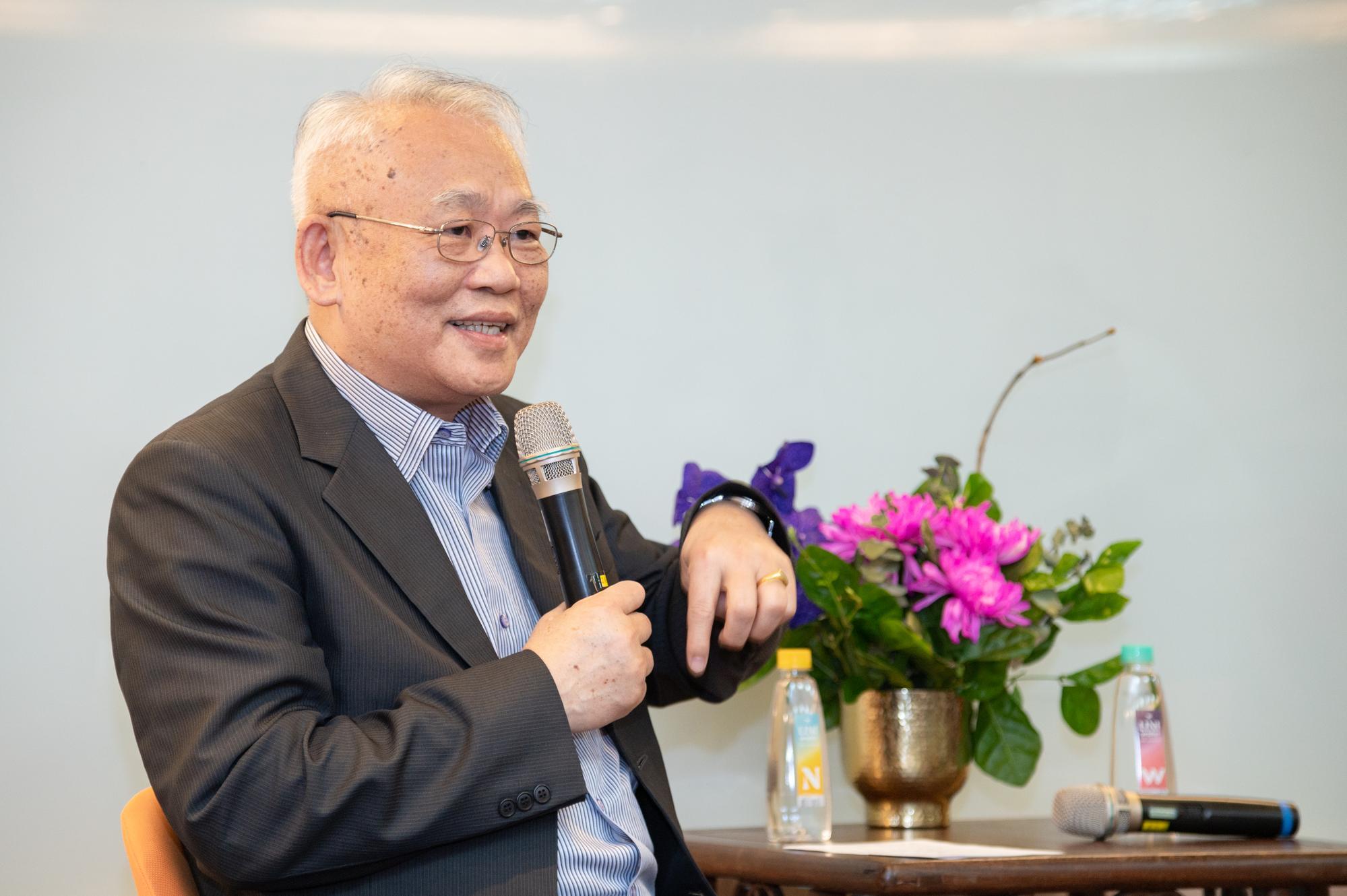 NTHU Senior Vice President Nyan-hwa Tai (戴念華) expresses hope that NTHU will cultivate more talented artists like Nien-jen Wu (吳念真).