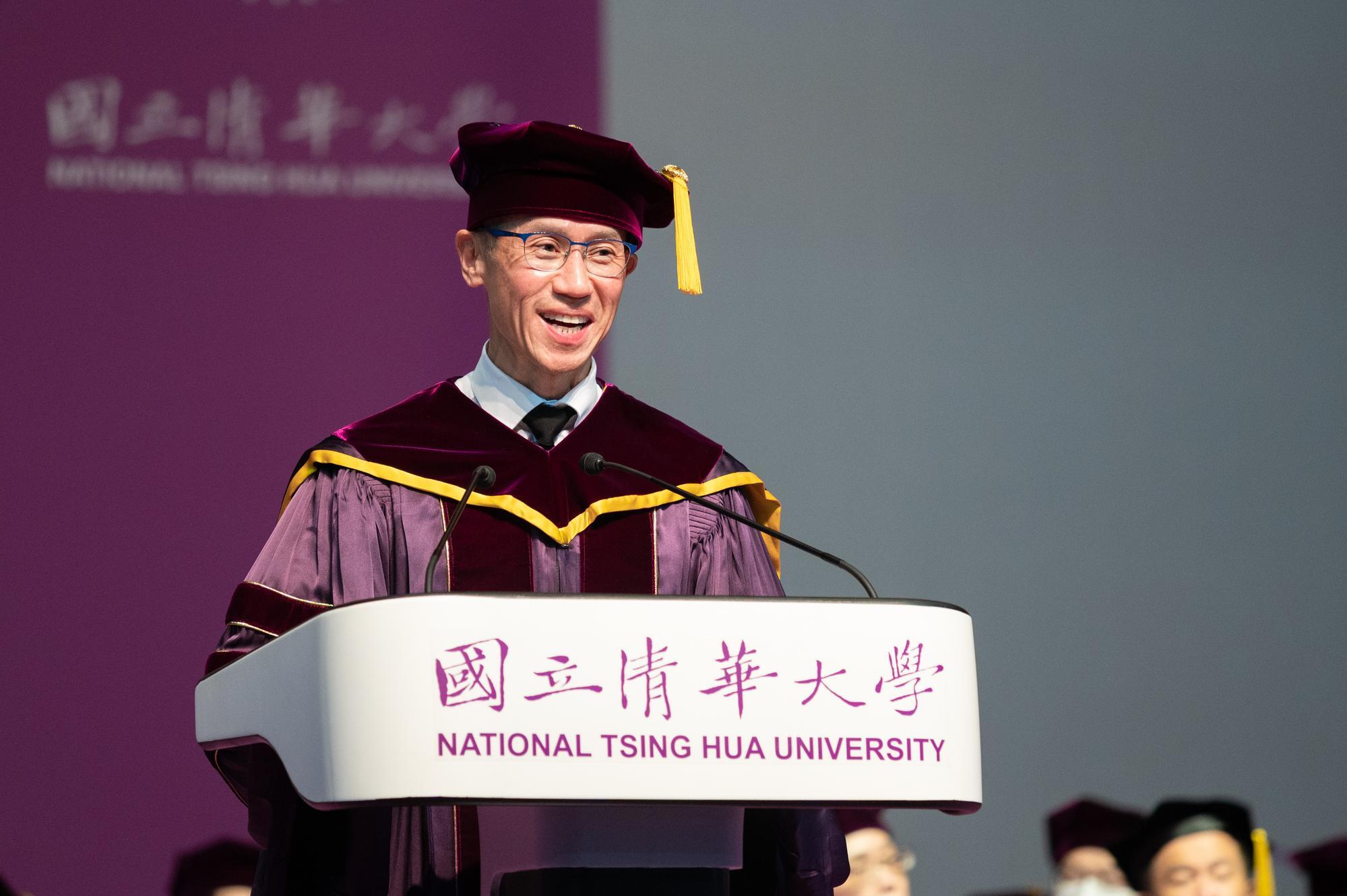 President W. John Kao (高為元) encourages the graduating students to get one percent better each day.