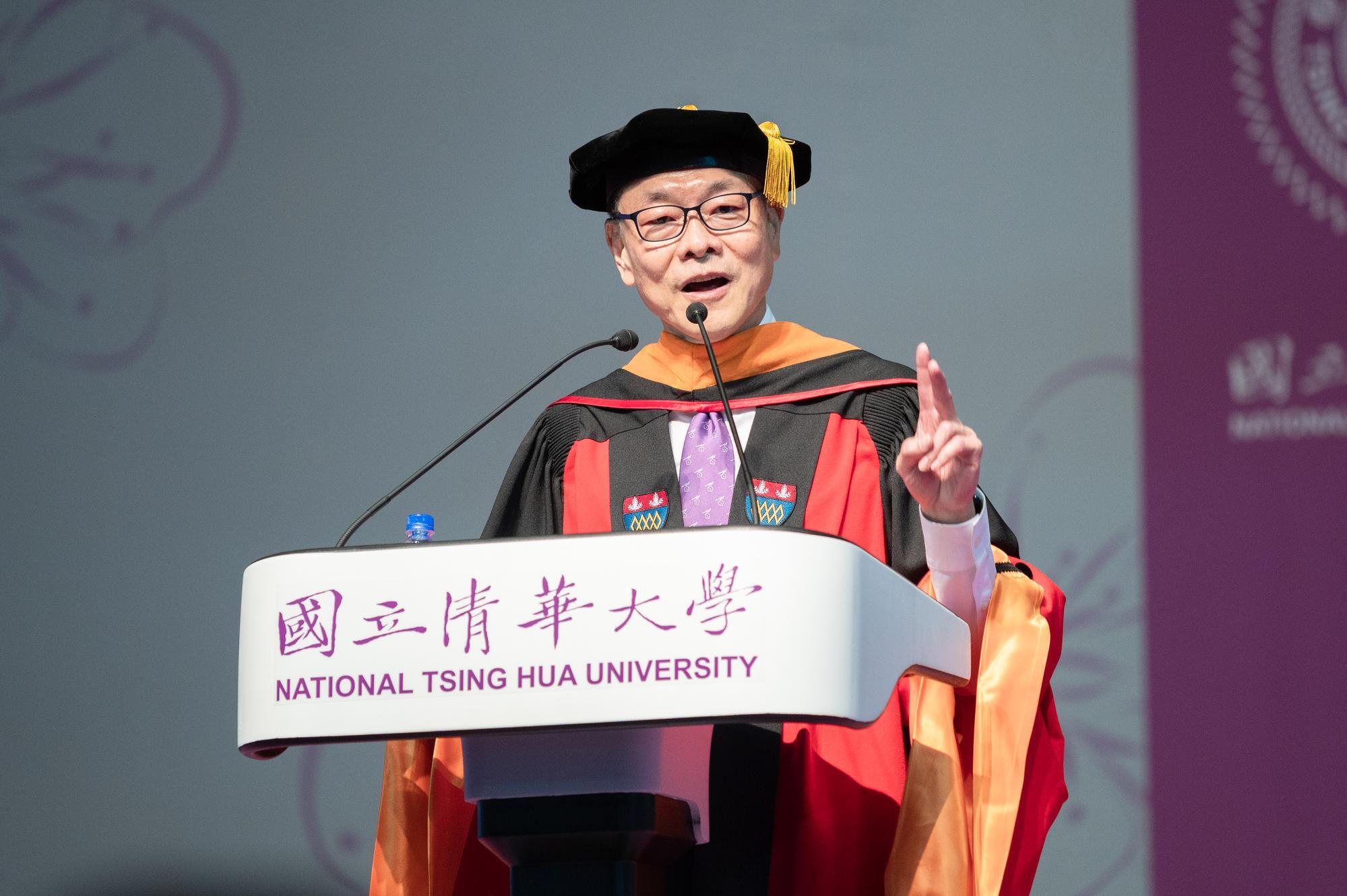 Dr. Eric Wang (王秀鈞), managing partner of GRC SinoGreen and an NTHU alumnus, encourages the graduating students to embrace change and take risks.