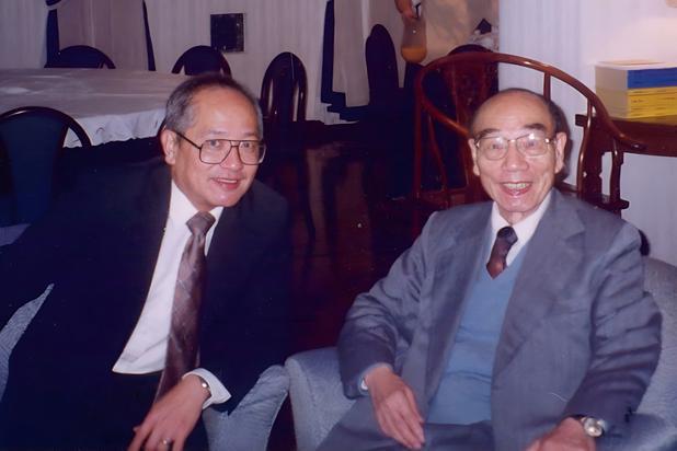 President-Emeritus Frank H. Shu (徐遐生) and his father Shien-siu Shu (徐賢修) had both served as the presidents of NTHU at different times, which is quite an impressive record.