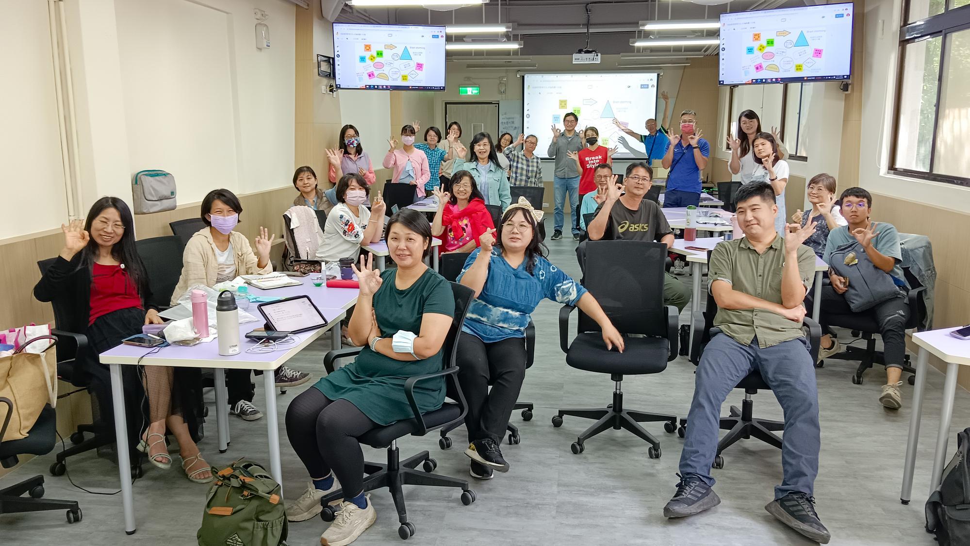 The workshop for Food and Agriculture Education in Greater Hsinchu featured award-winning lecturer Hsing-Wei Chiu (邱星崴), recently honored with the Outstanding Achievement Award in the Youth Contribution category by the Hakka Affairs Council. Chiu shared several insights during the themed workshop.
