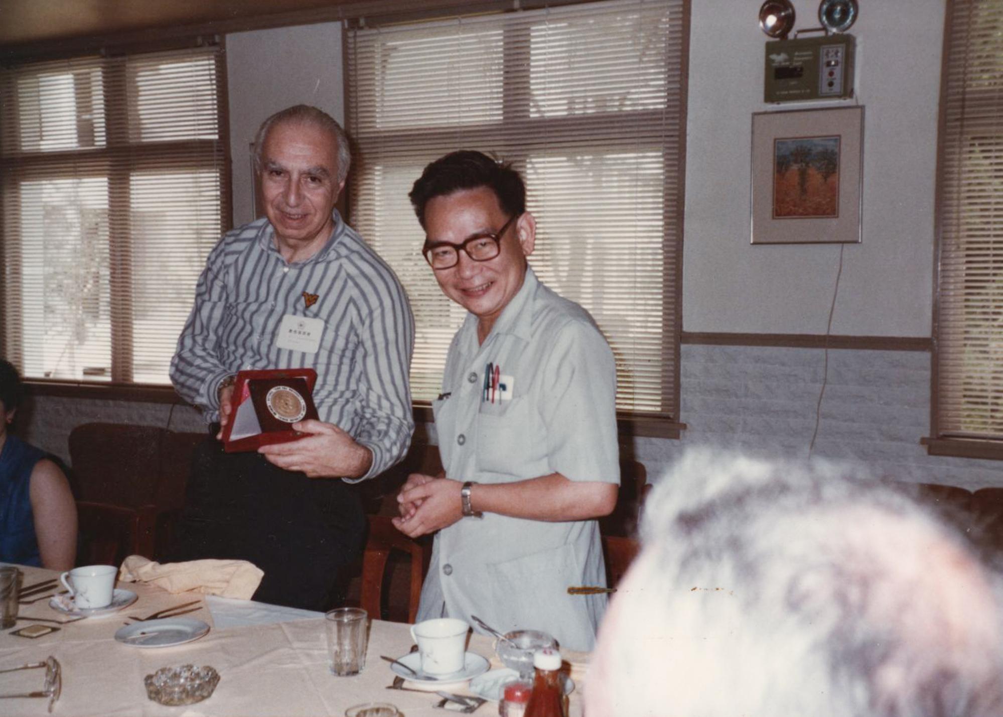 In 1985, Professor Yi-Yan Li (李怡嚴) (right) hosted the Secretary of Education during his tenure as the Dean of Academic Affairs.