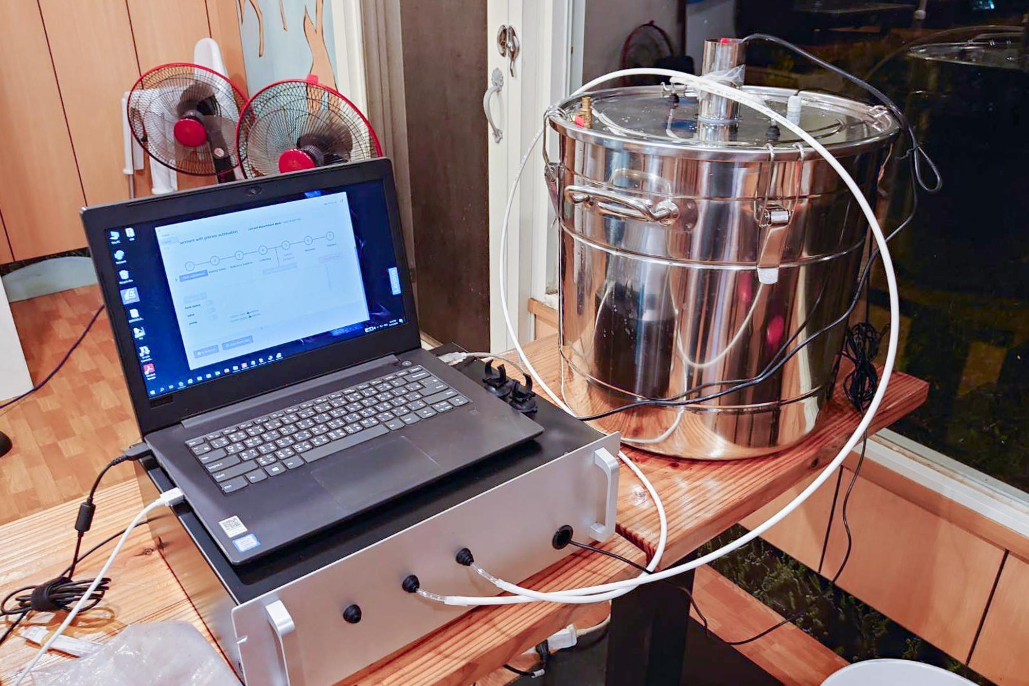 M'utu coffee farmers employ the electronic nose developed by NTHU's Electrical Engineering Professor Kea-Tiong Tang (鄭桂忠) to monitor coffee bean fermentation acidity, enhancing the flavor of the coffee.