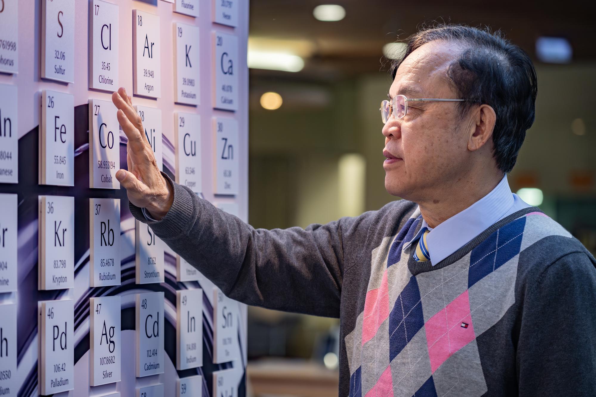 Chair Professor Jien-Wei Yeh (葉均蔚) from NTHU's Materials Science and Engineering pioneered a groundbreaking field known as “Metal Mixology.”