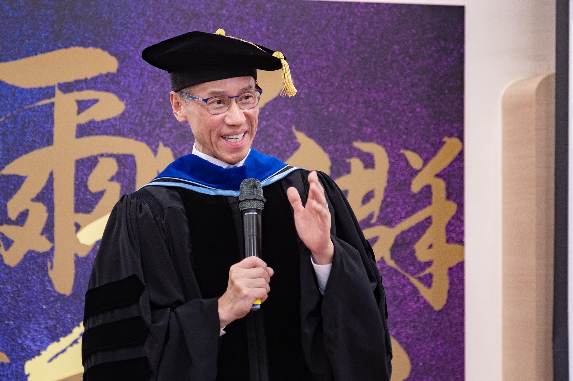 President W. John Kao (高為元) extends his best wishes to the first class of medical students.