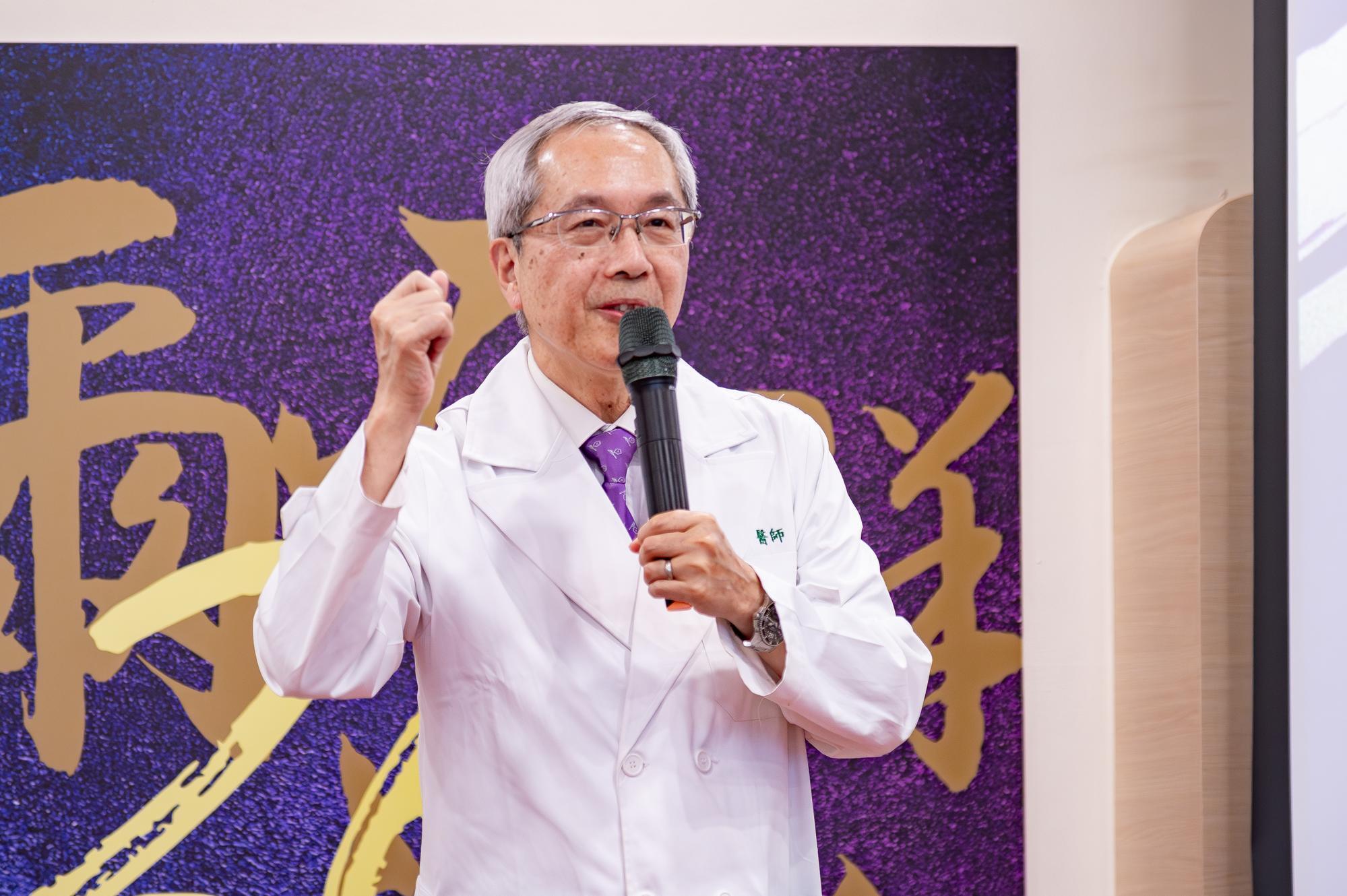 Dean Ruey Ho Kao (高瑞和) of the College of Life Sciences and Medicine extends his best wishes to the first class of medical students.