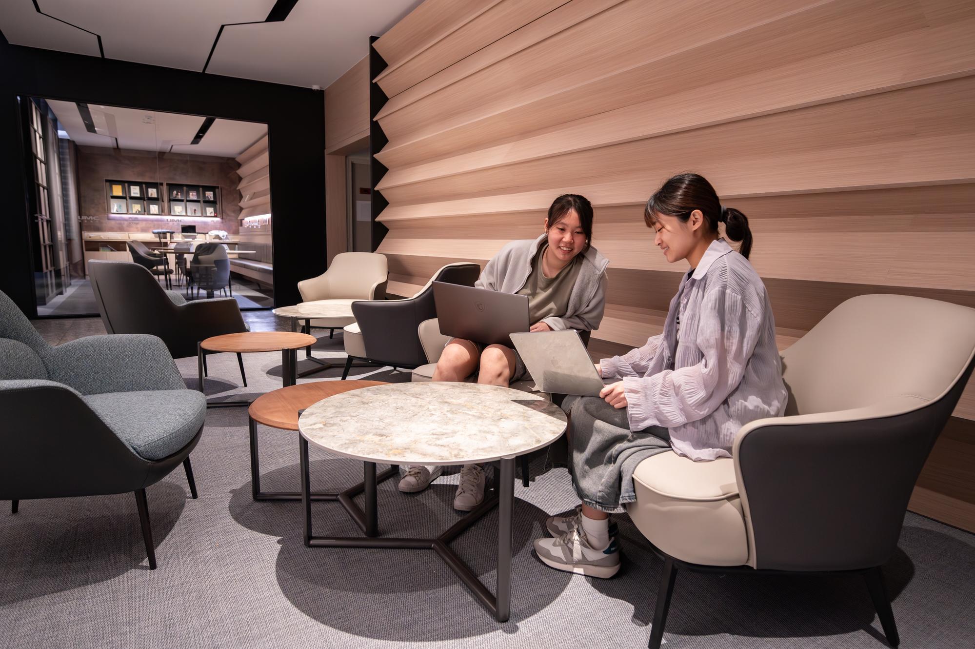 A new discussion area has been established on the first floor of the C. L. Liu Building.