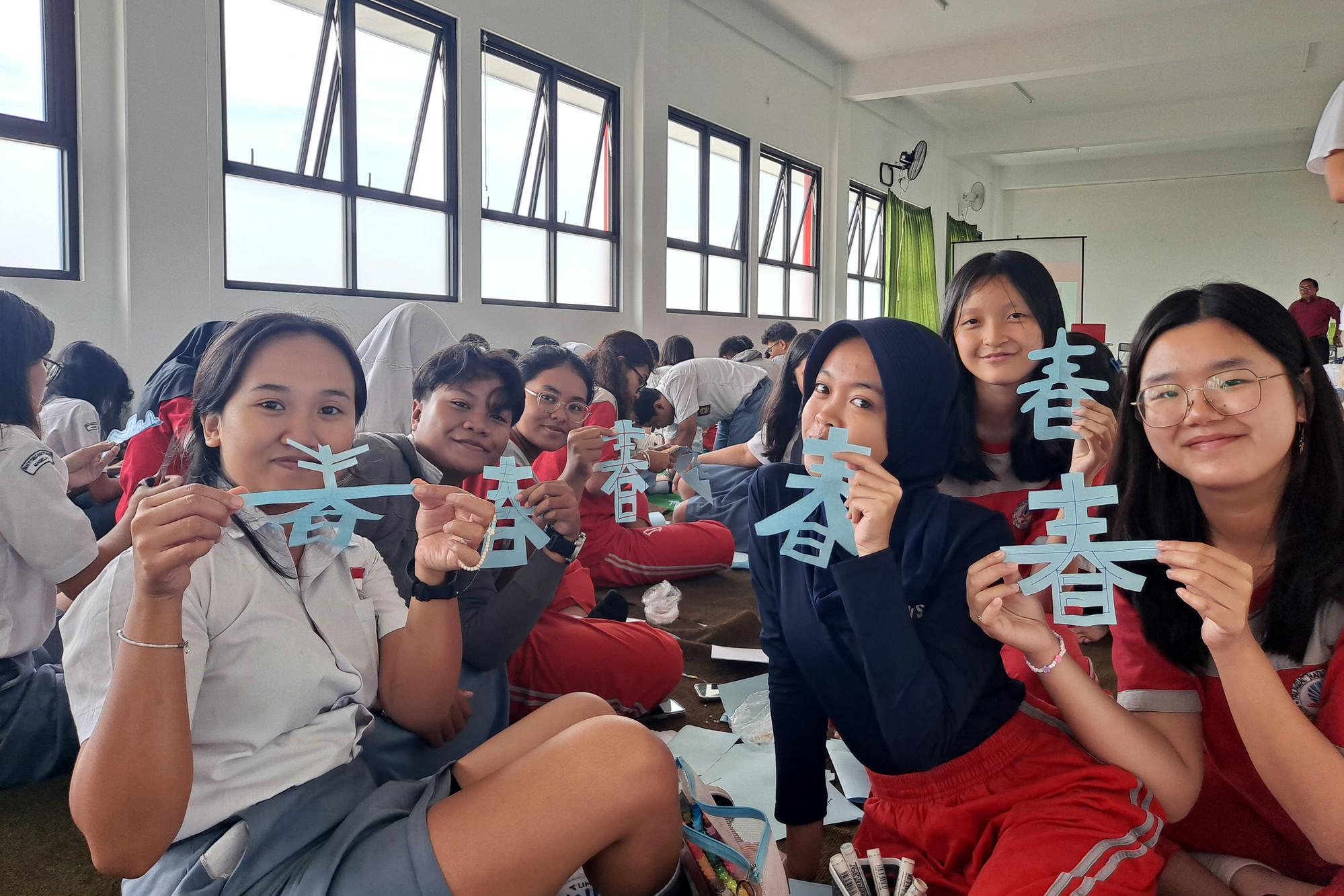 Earlier this year, NTHU's international volunteer team sent a scouting team to Indonesia to teach paper cutting to students at the local school.