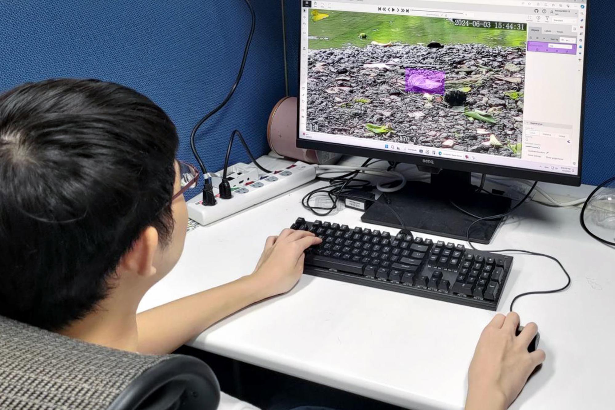 NTHU Professor Neng-Fu Huang's (黃能富) team trained an AI model to recognize river waste.