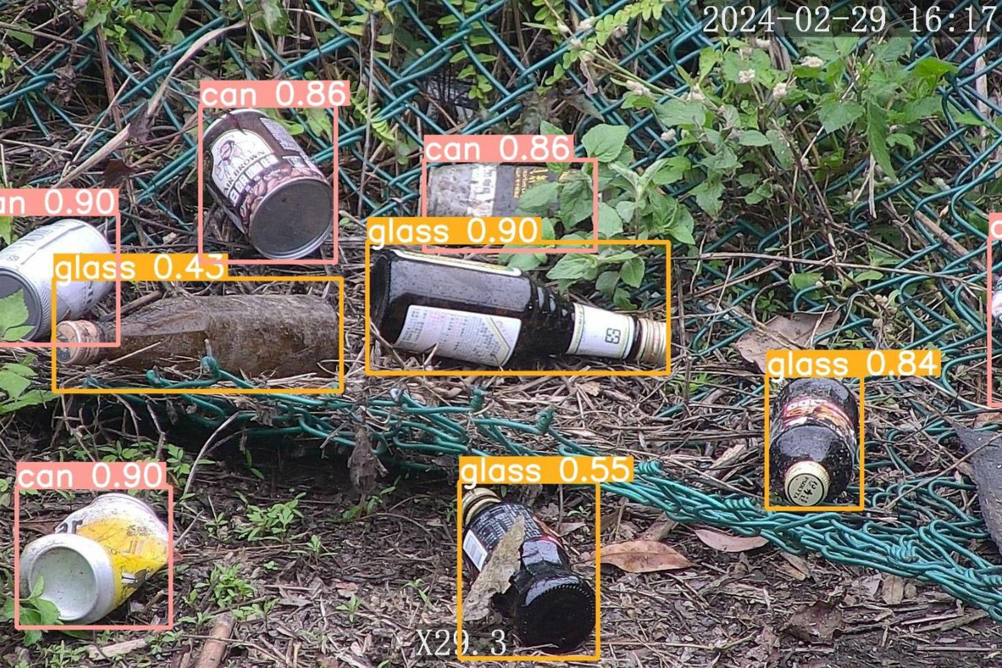 The AI system developed by NTHU Professor Neng-Fu Huang's (黃能富) team successfully identified river waste such as paper cups, aluminum cans, and glass bottles captured by camera.