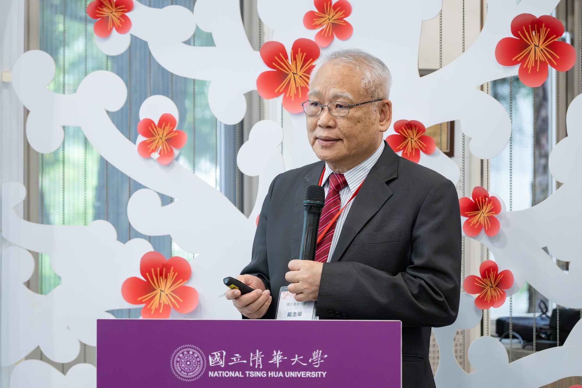 NTHU's first Chief Sustainability Officer, Nyan-Hwa Tai (戴念華) introduced NTHU 's sustainability initiatives.