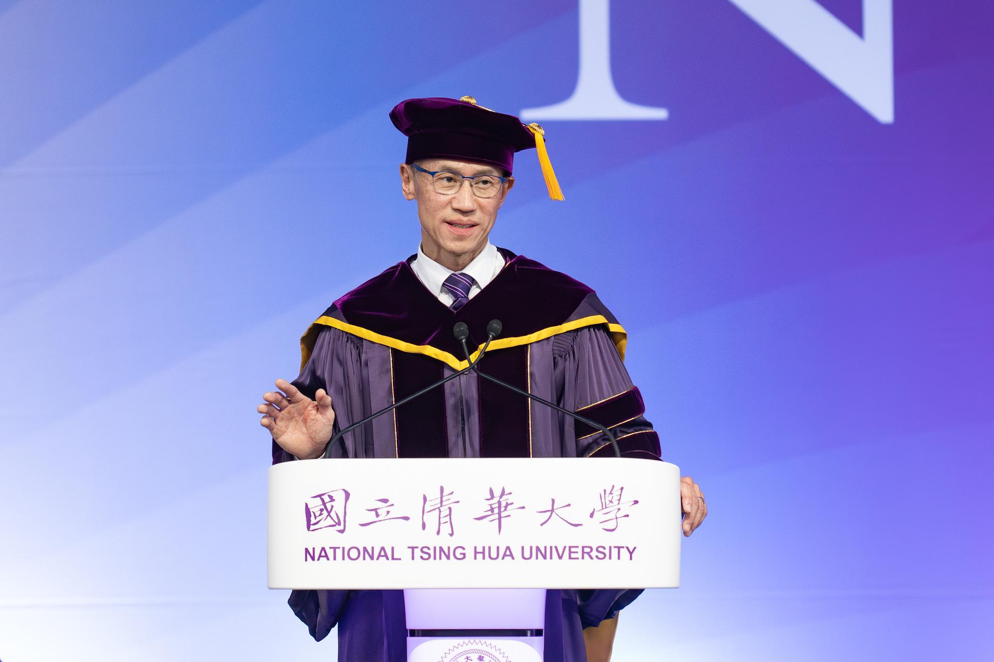 President W. John Kao (高為元) told the graduates not to measure their own worth by other people's standards.