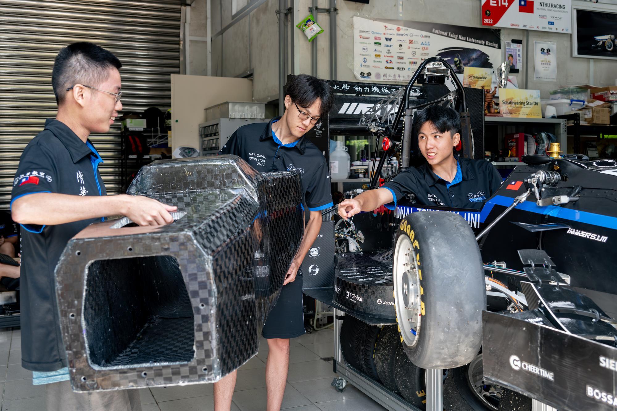 The NTHU Racing Team produces a carbon fiber monocoque, aiming to reduce vehicle weight.