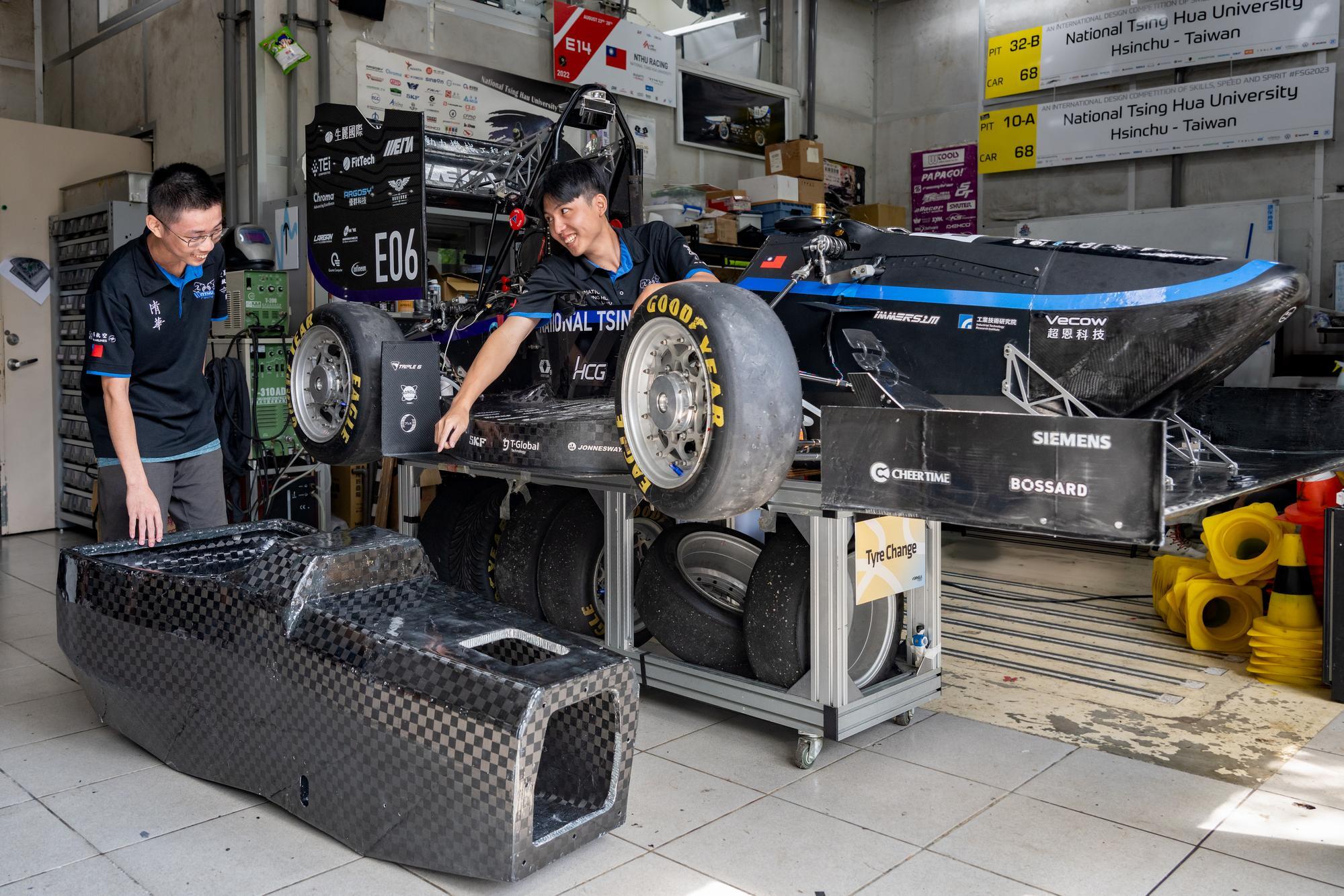 The NTHU Racing Team produces a carbon fiber monocoque, aiming to reduce vehicle weight.